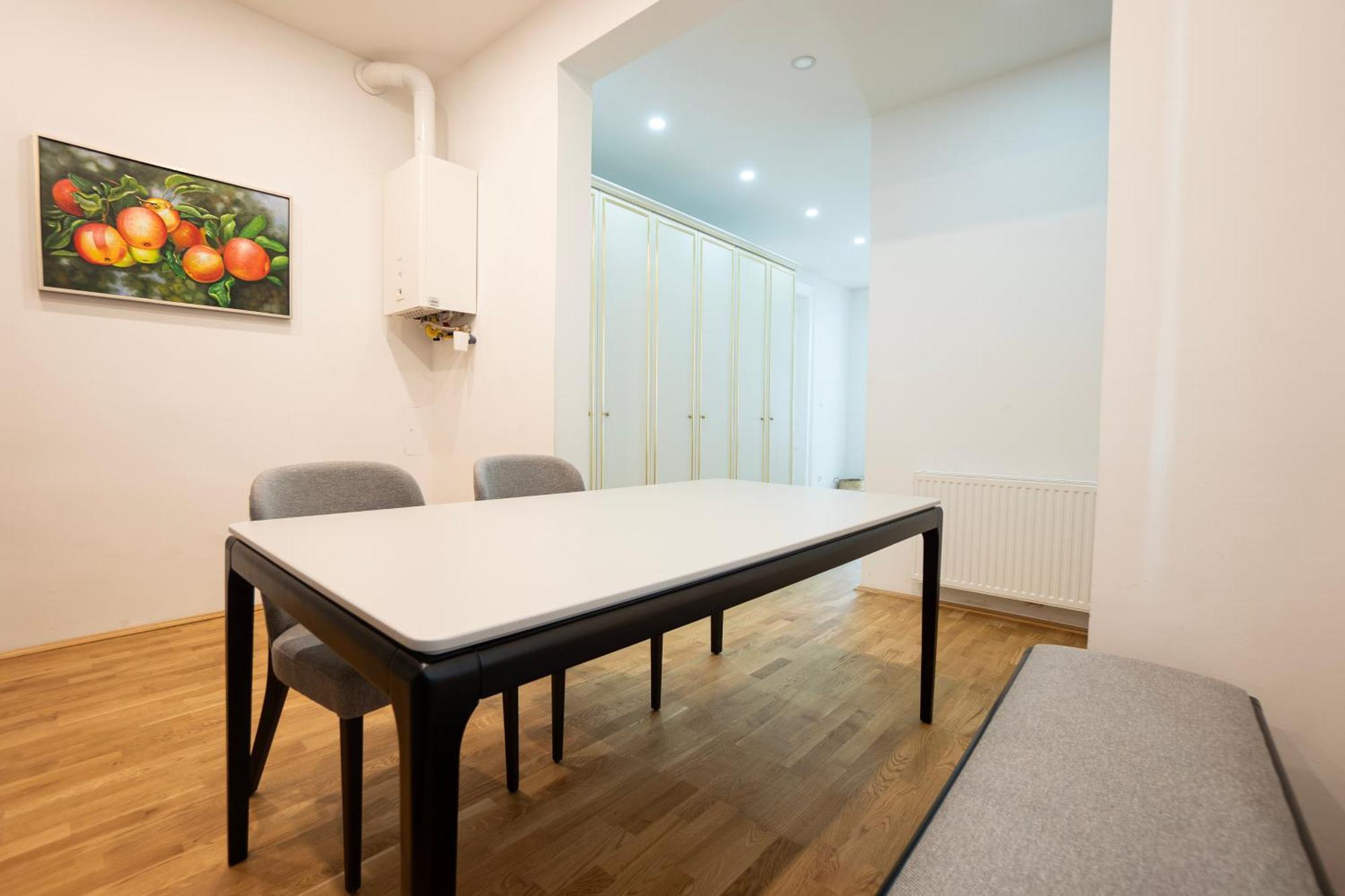 Charming 2-Room Apartment With Balcony, 15 Min To Center Vienna Exterior photo